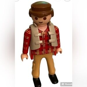 Playmobil 2009 Plaid Shirt
Hunter Figure with Tan Vest and Red Hat